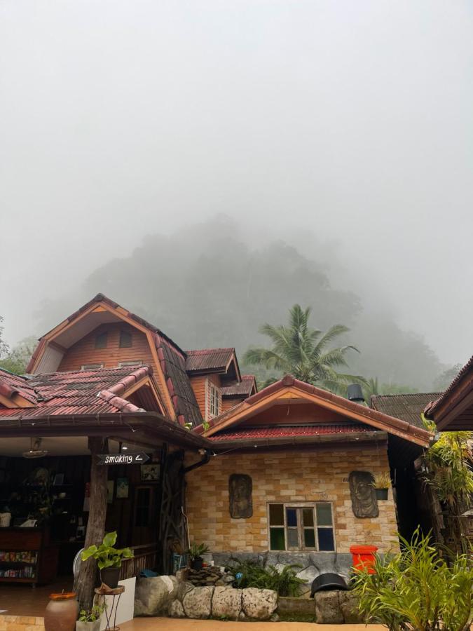 Khaosok Monkeys & River Camps Khao Sok National Park Exterior photo